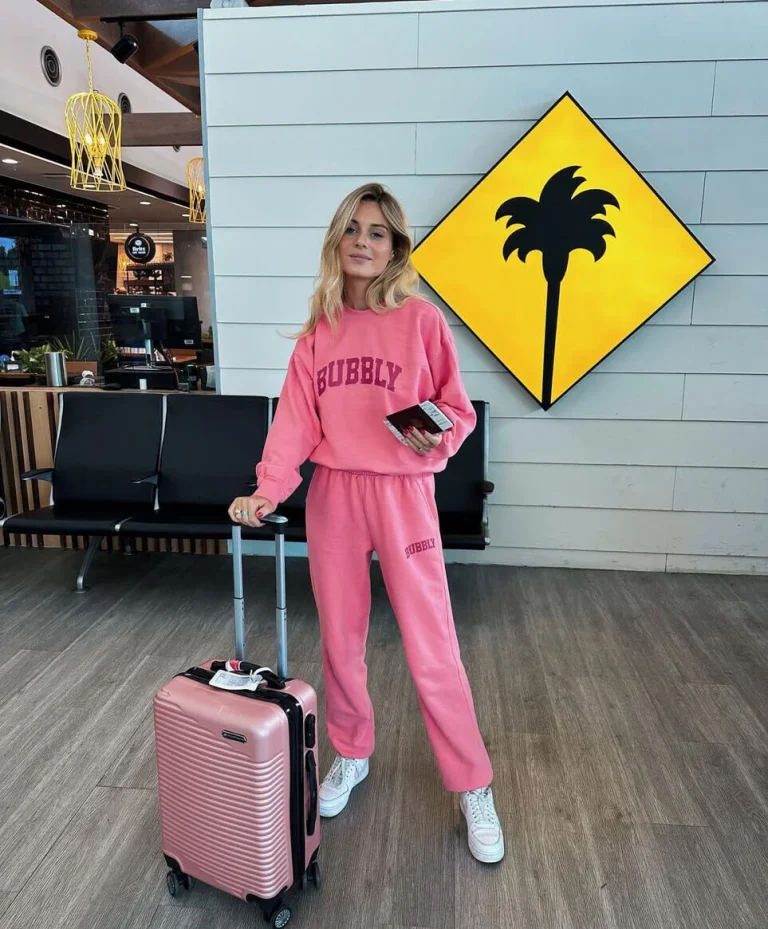 Takeoff in Style with 19 Cute and Comfy Airport Outfits