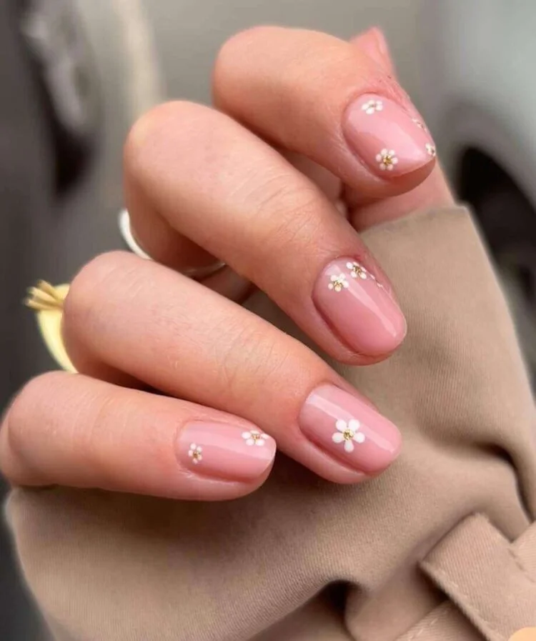 37 Prettiest Short Spring Nails for Everyday Wear