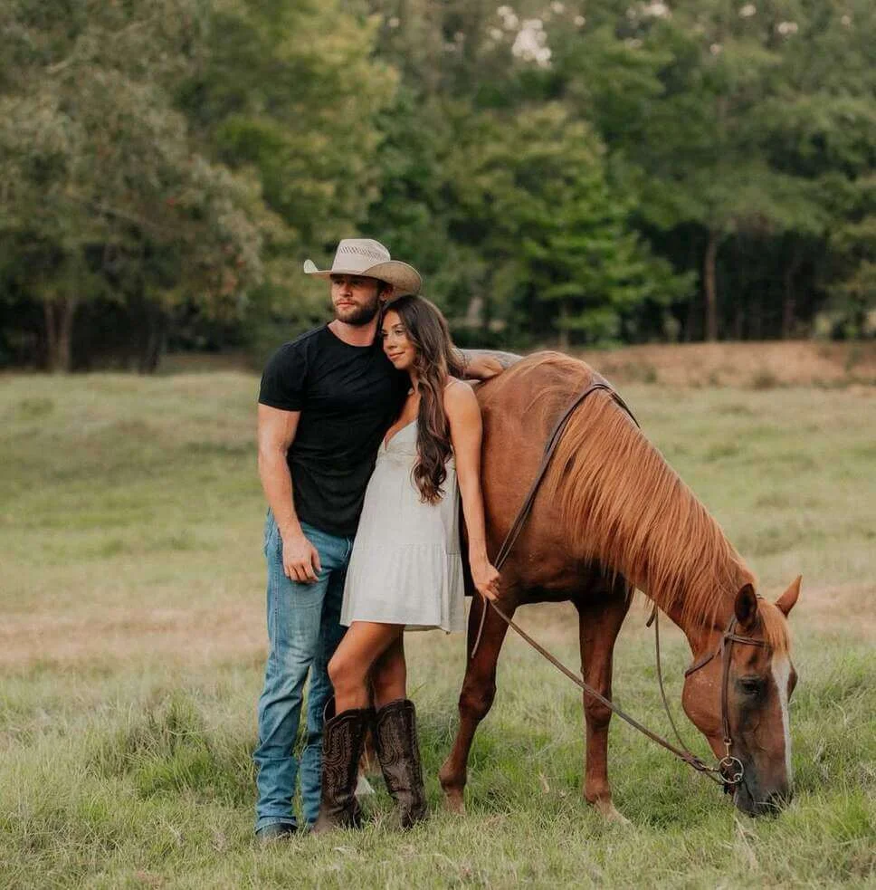 23 Western Photoshoot Ideas for Singles, Couples, & Families